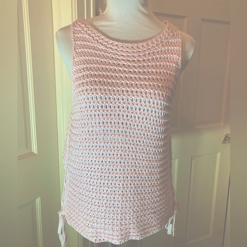 Gap sleeveless top
